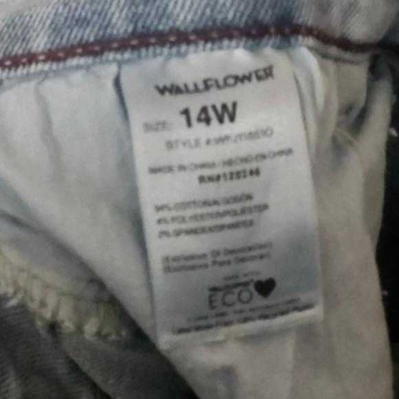 Wallflower The Fearless Curvy Super High Rise Shorty Shorts Size: 14W - Picture 7 of 9